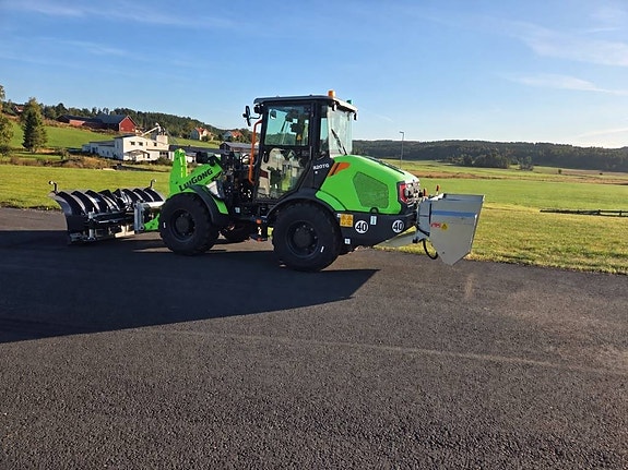 LiuGong 820TE Winter electric 2 of 5