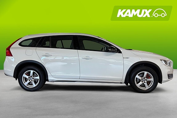 Volvo V60 Cross Country 2 of 17
