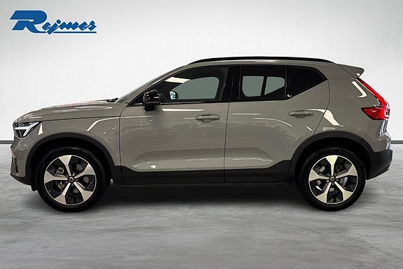 Volvo XC40 2 of 20