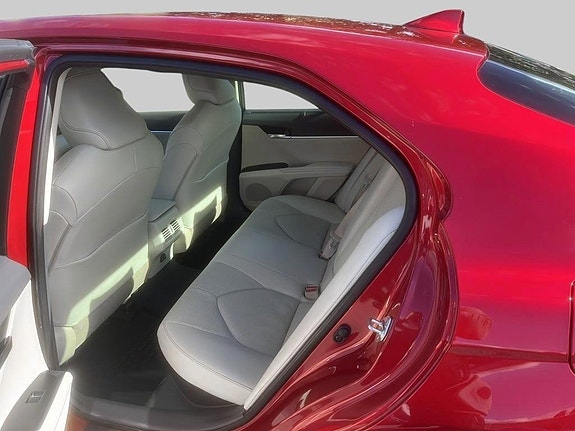 Toyota Camry 8 of 12