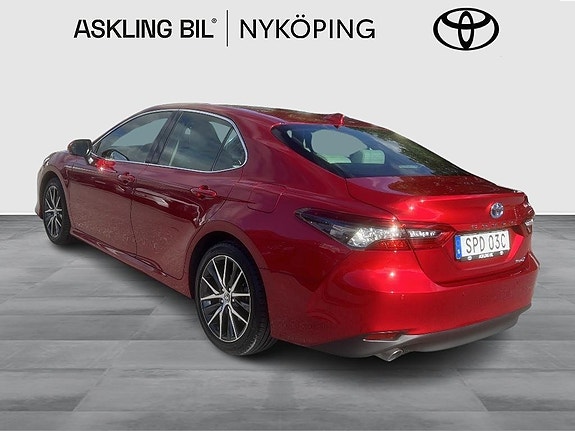 Toyota Camry 3 of 12