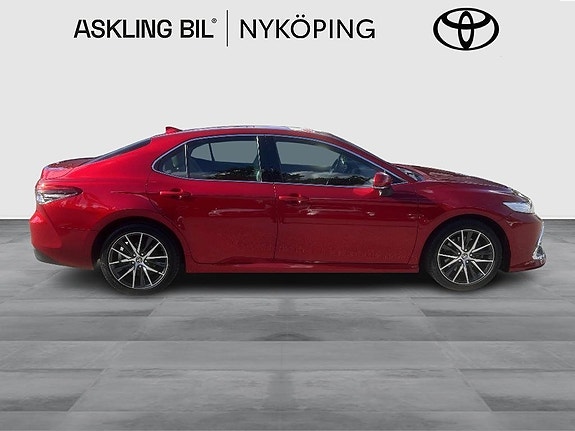 Toyota Camry 12 of 12