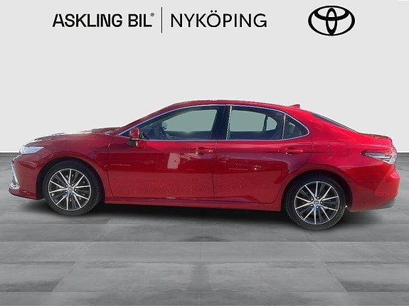Toyota Camry 4 of 12
