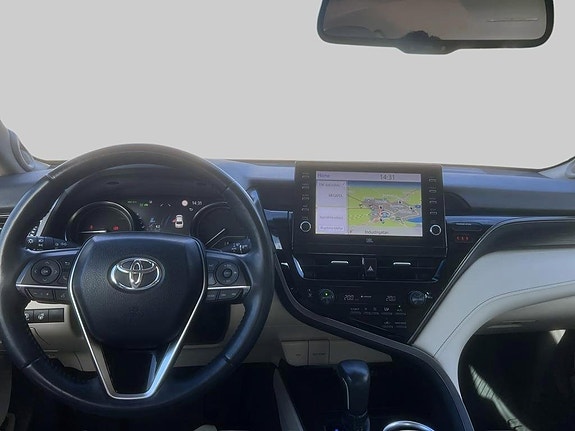 Toyota Camry 9 of 12