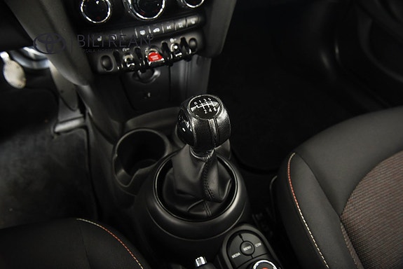 MINI Cooper 11 of 13