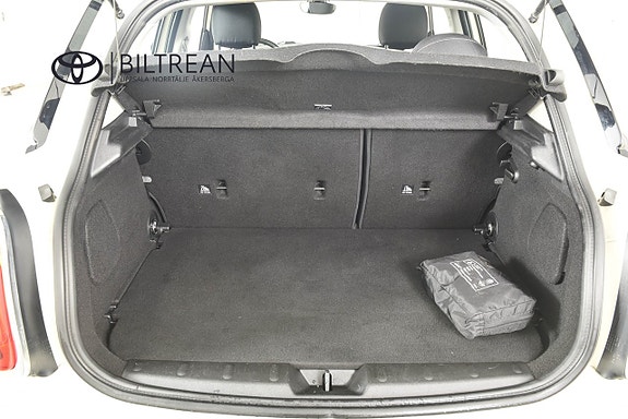 MINI Cooper 9 of 13