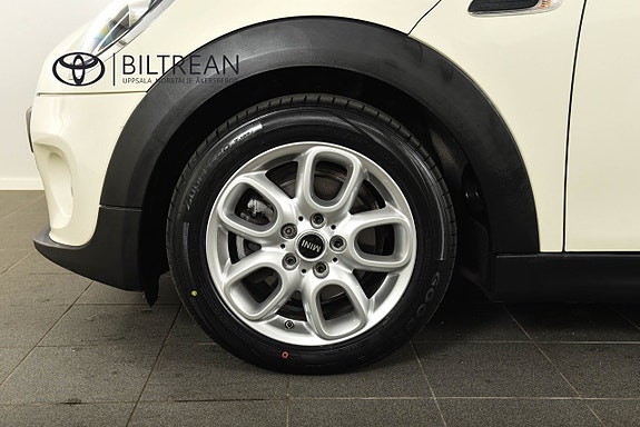 MINI Cooper 13 of 13