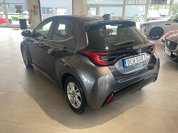 Mazda 2 4 of 8