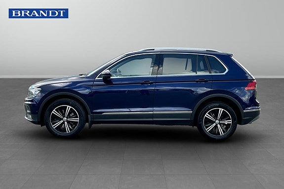 Volkswagen Tiguan 3 of 9