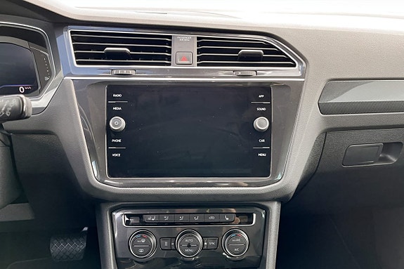 Volkswagen Tiguan 6 of 9