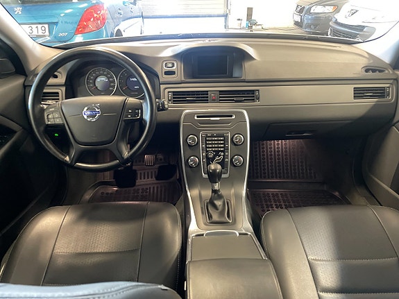 Volvo V70 8 of 11