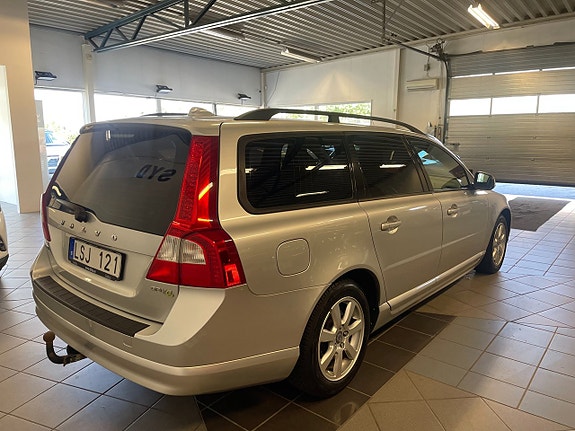 Volvo V70 4 of 11