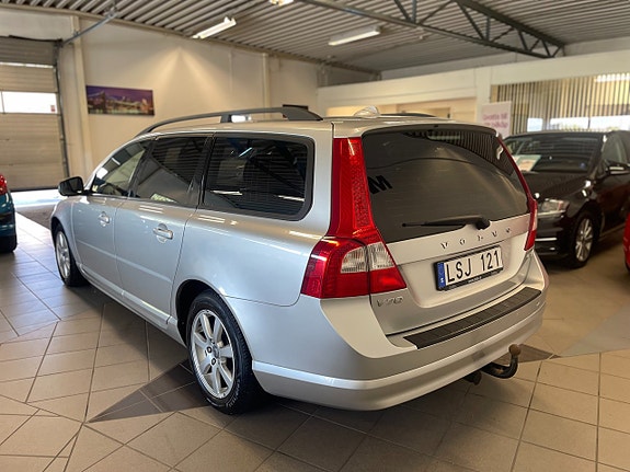 Volvo V70 2 of 11