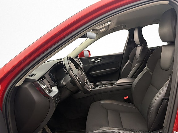 Volvo XC60 13 of 30