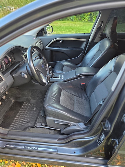 Volvo V70 8 of 11