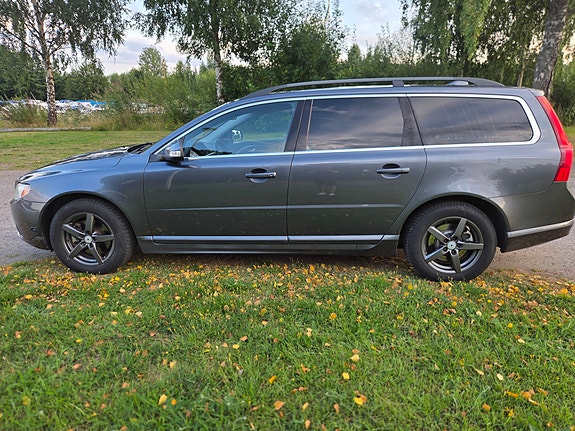 Volvo V70 3 of 11