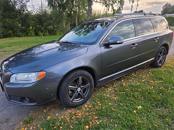 Volvo V70 2 of 11
