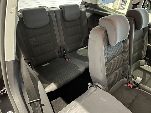 Volkswagen Touran 8 of 18