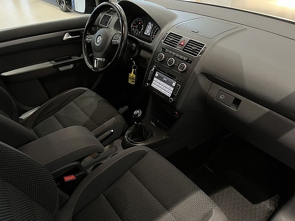 Volkswagen Touran 10 of 18