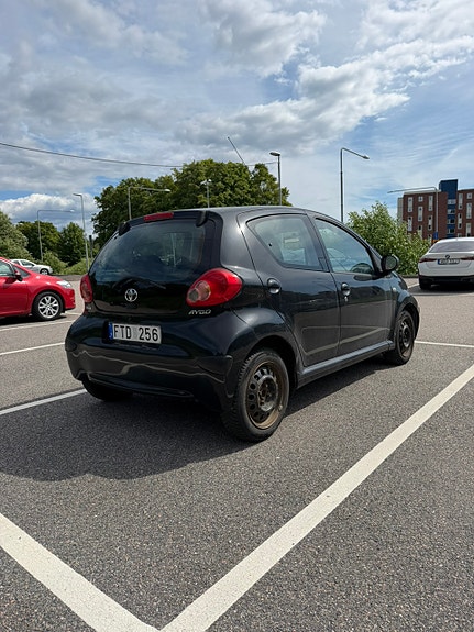 Toyota Aygo 2 of 5