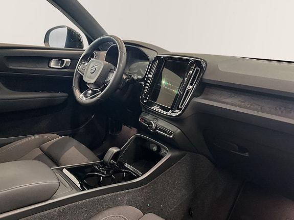 Volvo XC40 5 of 16