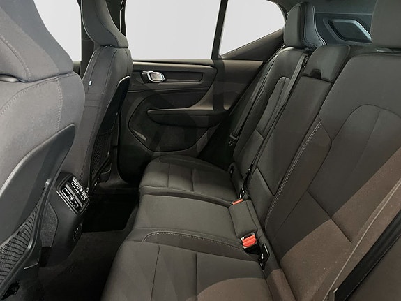 Volvo XC40 7 of 16
