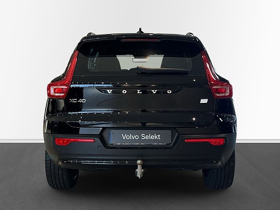 Volvo XC40 8 of 16