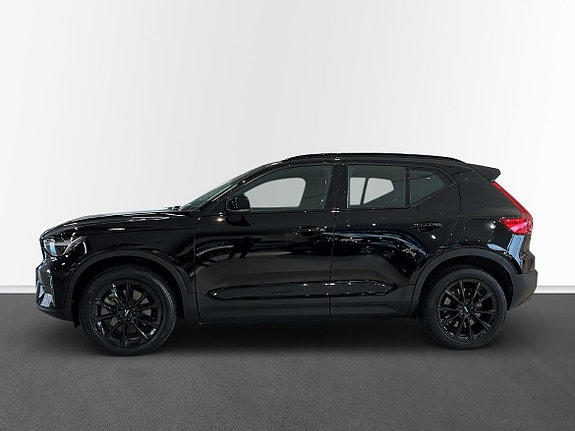 Volvo XC40 3 of 16