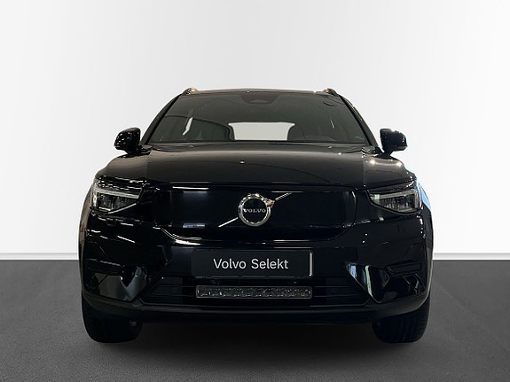 Volvo XC40 9 of 16