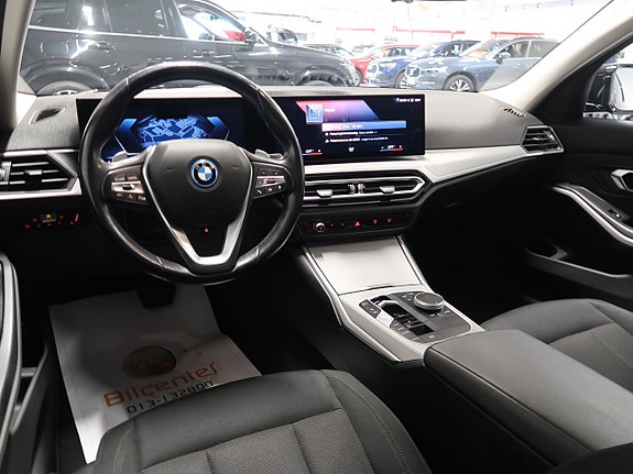 BMW 330e 18 of 30