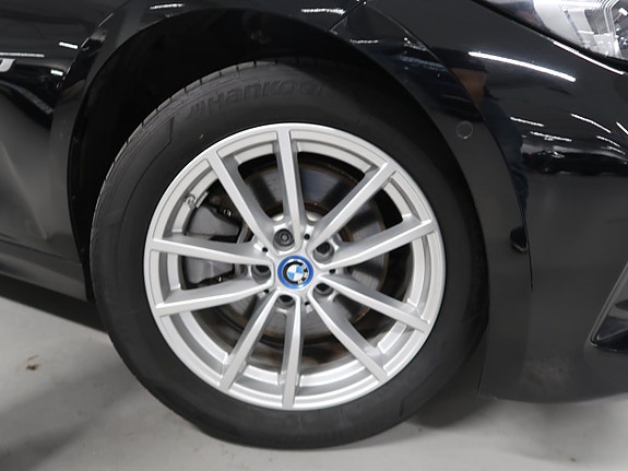 BMW 330e 13 of 30