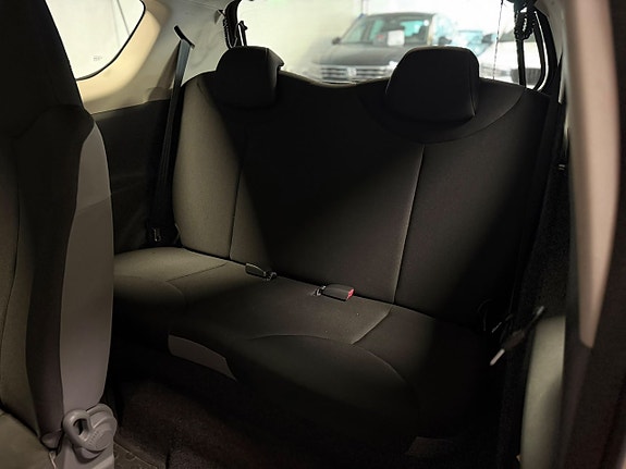 Toyota Aygo 8 of 13