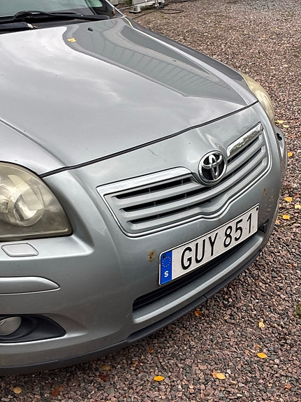 Toyota Avensis 2 of 4