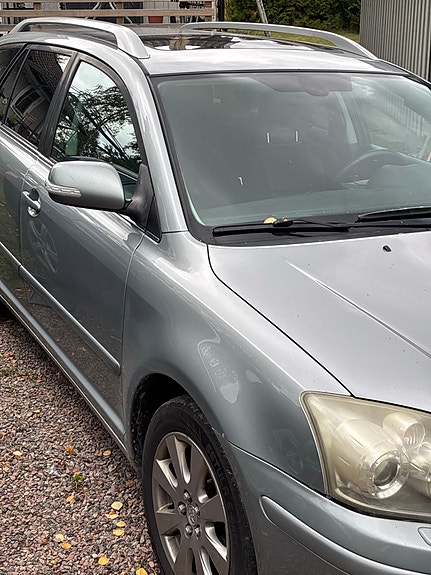 Toyota Avensis 4 of 4