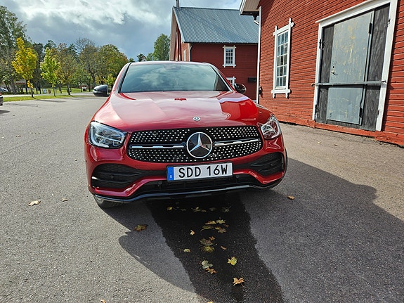 Mercedes-Benz GLC200 2 of 8