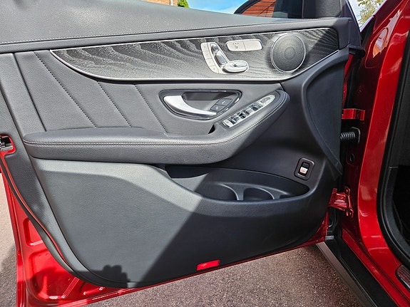 Mercedes-Benz GLC200 6 of 8
