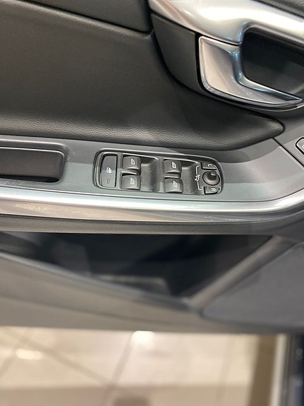 Volvo V60 Cross Country 11 of 12
