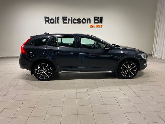 Volvo V60 Cross Country 3 of 12