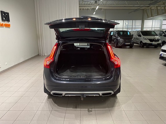 Volvo V60 Cross Country 6 of 12