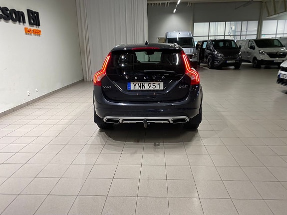 Volvo V60 Cross Country 5 of 12