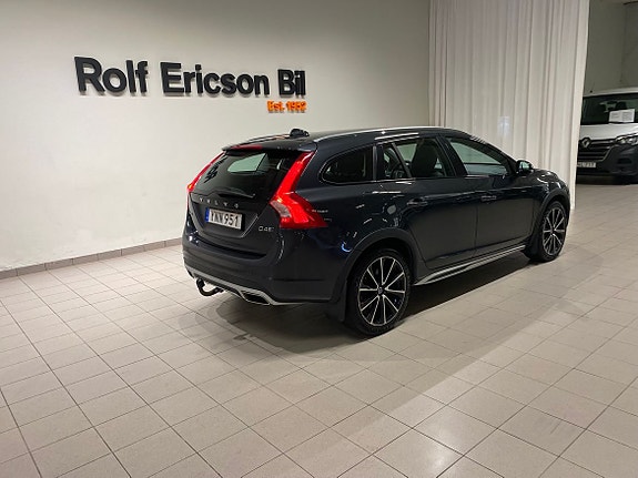 Volvo V60 Cross Country 4 of 12