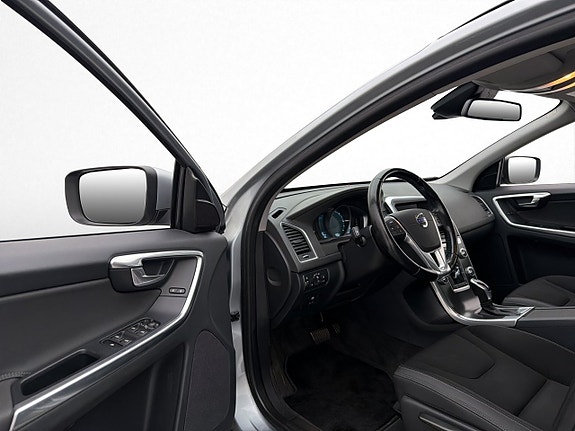 Volvo XC60 11 of 29
