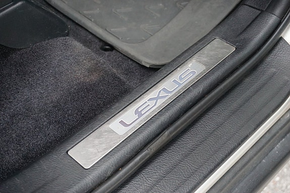 Lexus RX400h 13 of 30