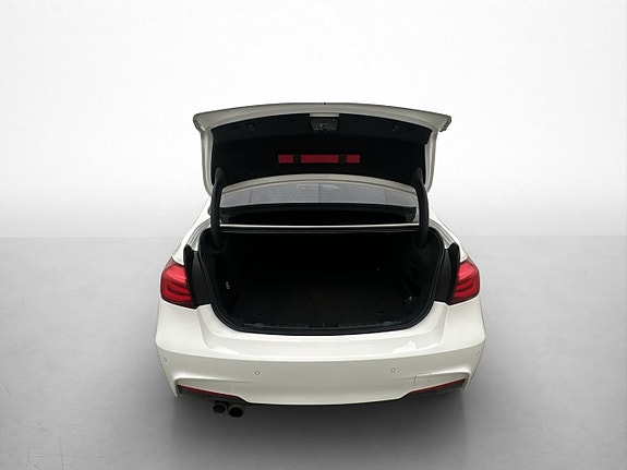 BMW 330e 28 of 28