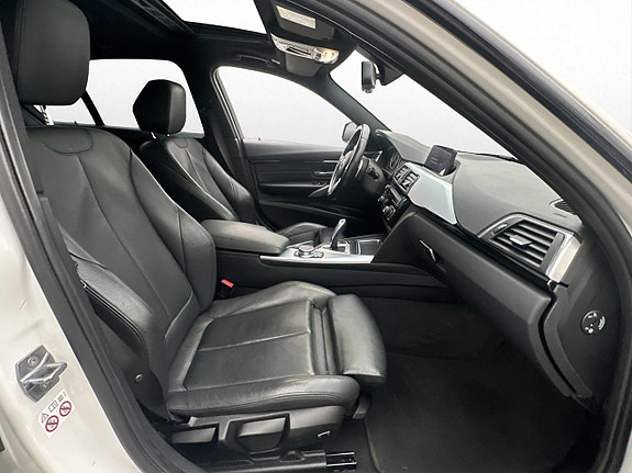 BMW 330e 12 of 28