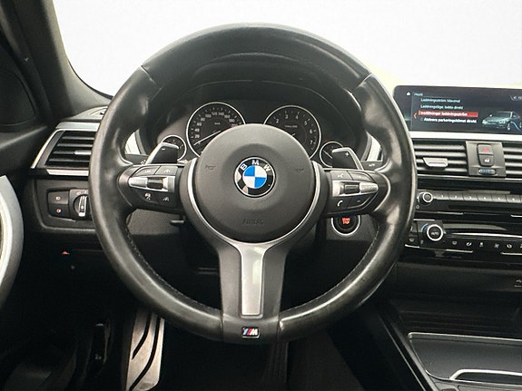 BMW 330e 11 of 28