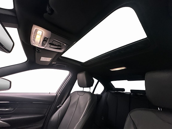BMW 330e 10 of 28