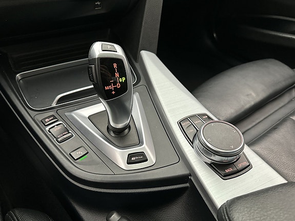 BMW 330e 23 of 28