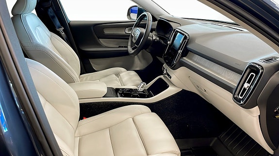 Volvo XC40 3 of 12