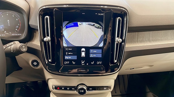 Volvo XC40 12 of 12